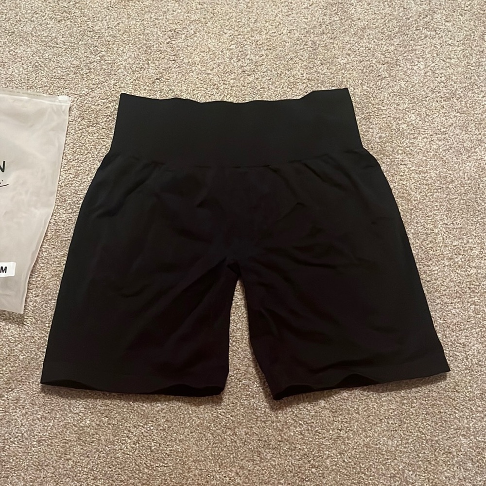 NVGTN black gym shorts Size M